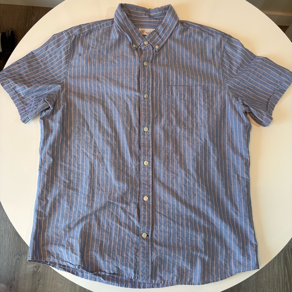Gap Men’s Size M Blue and White Casual Button Down Shirt with Stripes
